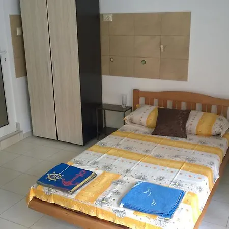 Πανσιόν Dracena 3*